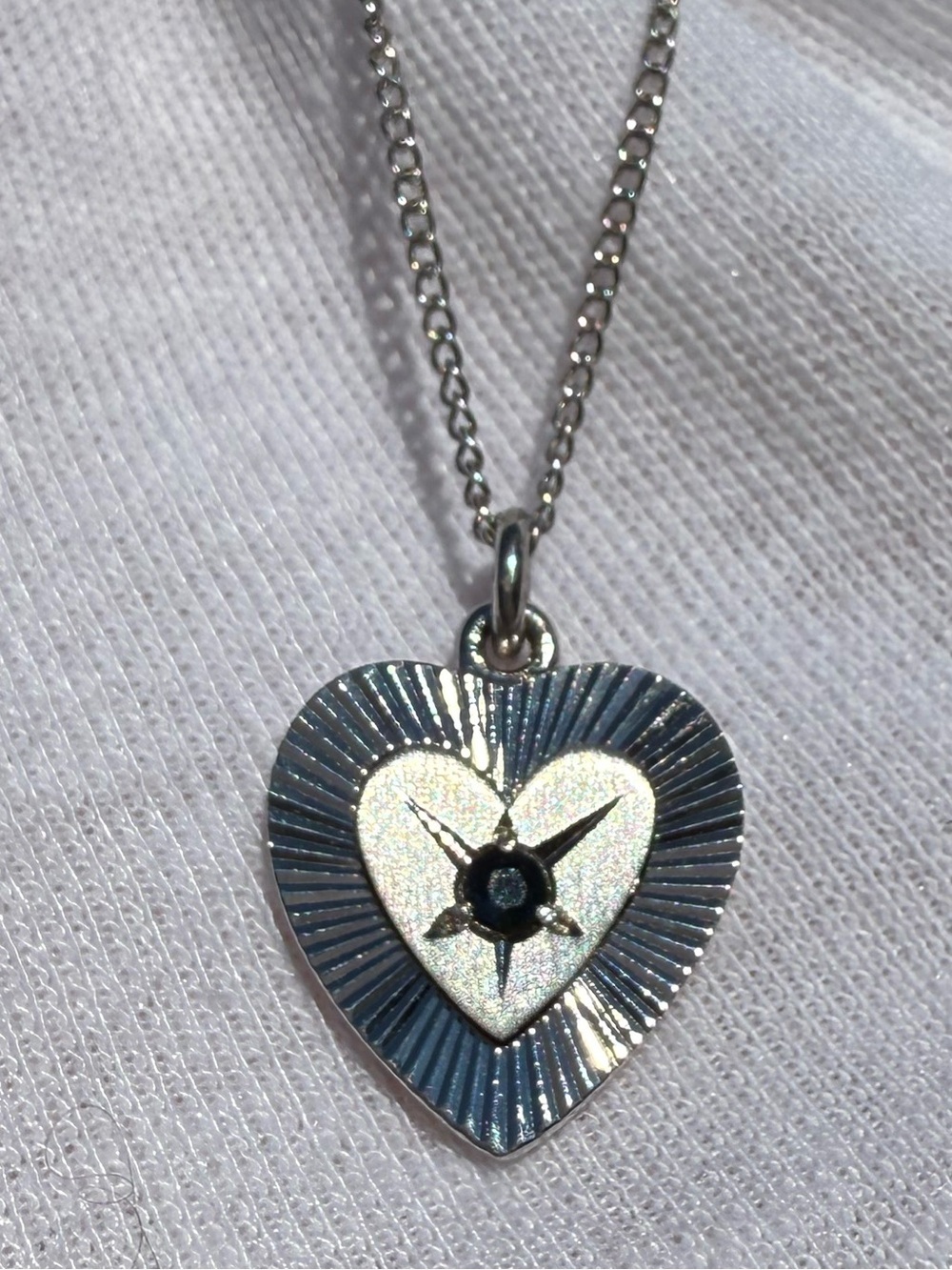 ✨ Sterling Silver Celestial Starburst Textured Heart Pendant Necklace ✨ - Picture 5 of 14